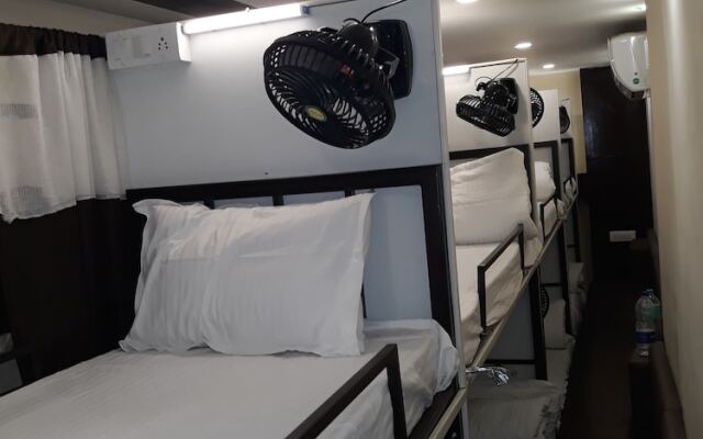 Deck 3 Airport Dormitory - Hostel