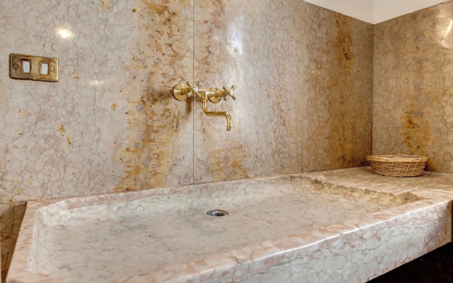 Palestro Apartment by Mamo Florence