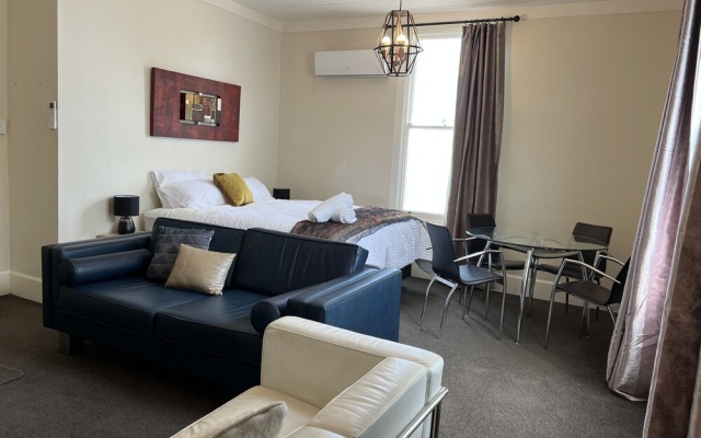 Ocean Front Cottage Napier – Guest Rooms – Napier