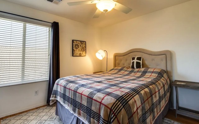 Beautiful Phoenix Home: Private Yard, Pool Access!