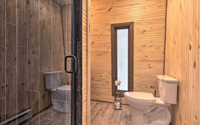 Tobyhanna Cabin w/ Deck, Community Pool & Golf!