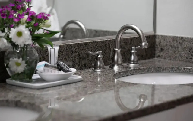 Rivertide Suites Hotel