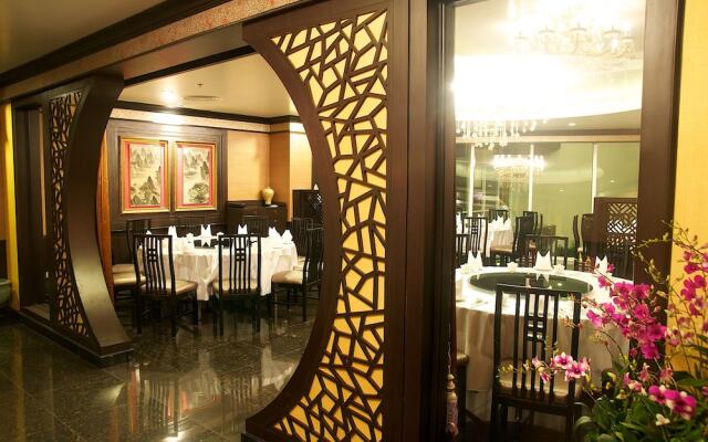 Jolly Suites Petkasem