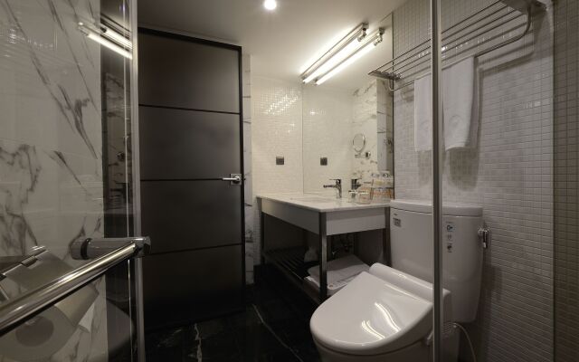Red Dot Hotel