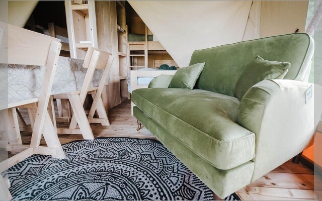 Remarkable 2-bed Safari Lodge in Llanidloes
