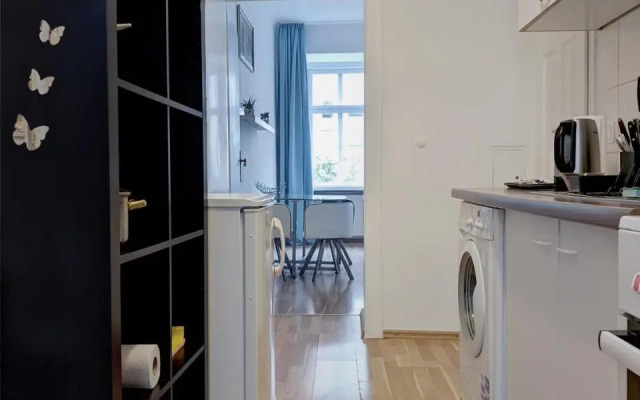 3 STOPS from the City Center!