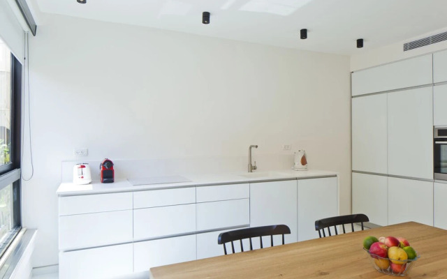 Elegant 2BR with Veranda by FeelHome