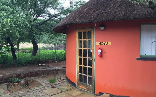 Bush Ride Kgogomodumo Lodge & Cultural Village
