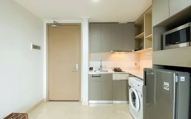 Cozy And Best Location 1Br Gold Coast Apartment