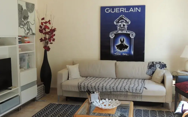 House in Buisson With Provencal Charm