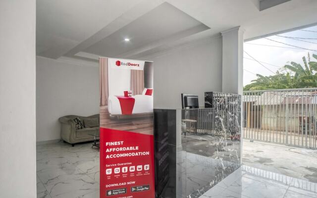 RedDoorz Plus Syariah near Pondok Cabe Airport