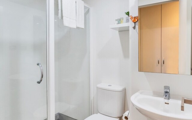 Chic 3 Bedroom City Central with Parking