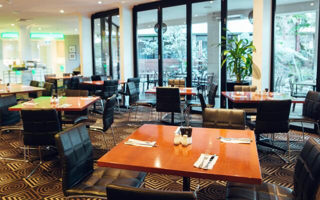 Holiday Inn Warwick Farm by IHG