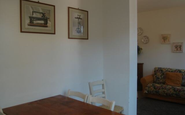 Quaint Apartment in Certaldo with Swimming Pool