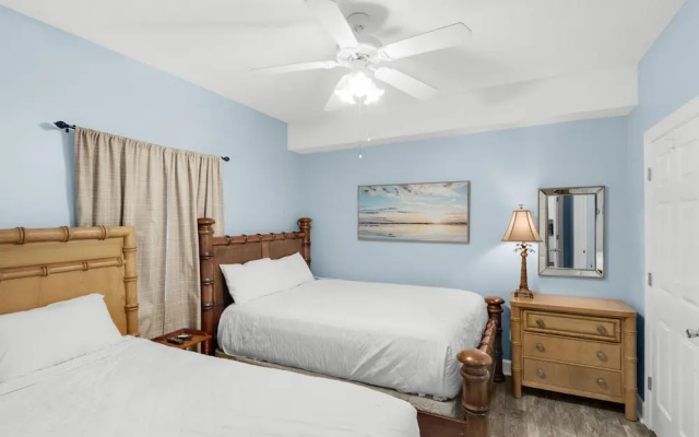 Twin Palms 402