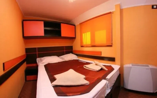 Hotel Plutitor SERANO