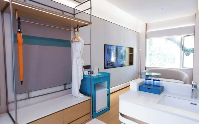 YEE HOTEL (free shuttle bus to Canton Fair Venue）