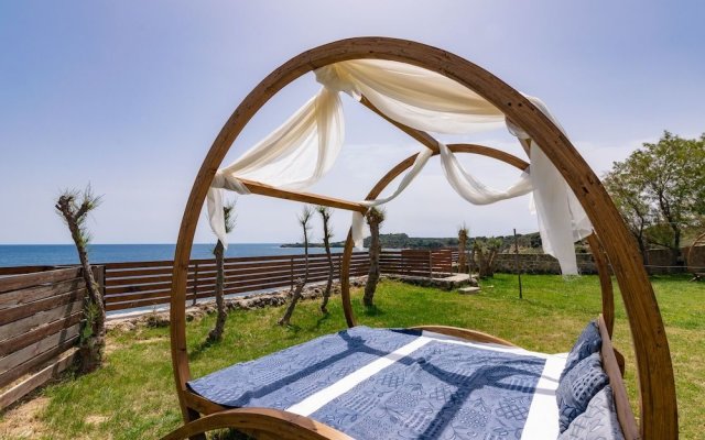 Armonia Seaside Villas