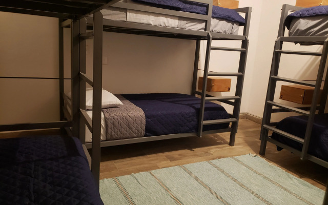 Real 114 Hostal - Hostel