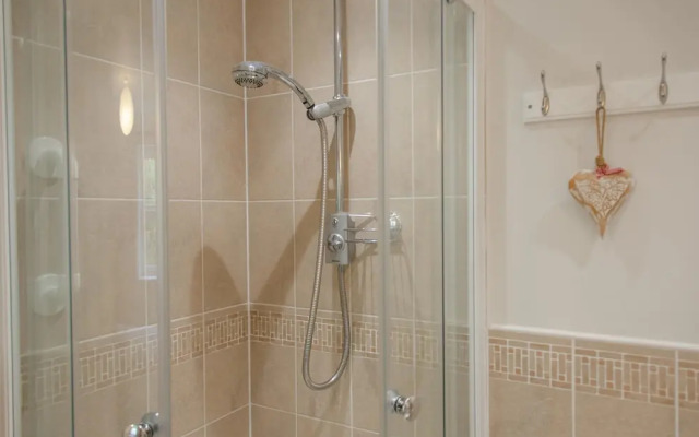 Modern 2-Bed Flat In Tavistock Centre