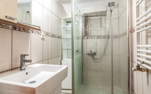 Cozy Home With Backyard in Sisli