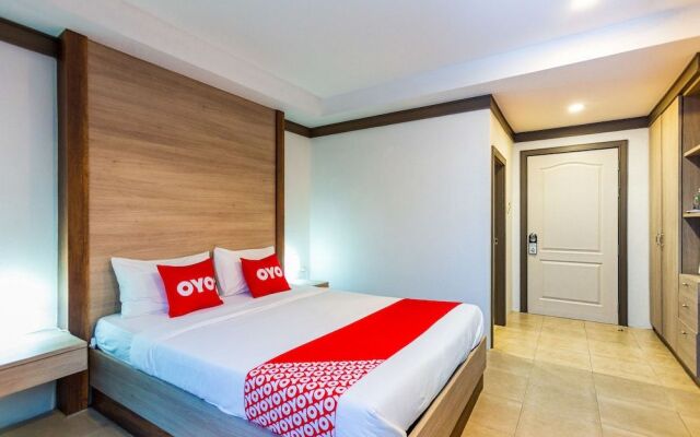 OYO 380 Jomthong Mansion