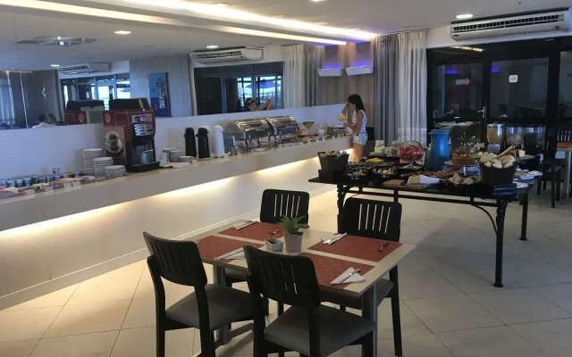 Flats Iate Plaza