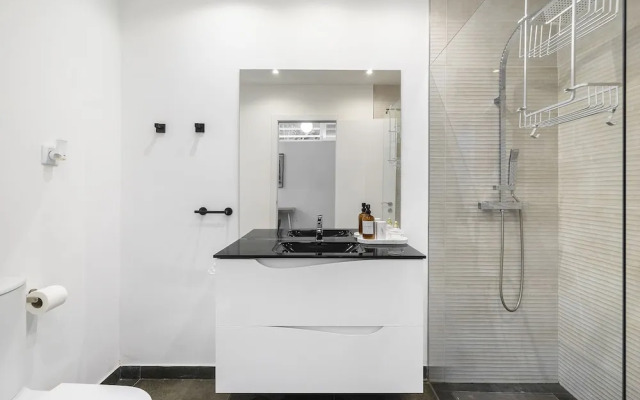 Suburban Serenity Family Home With Pool