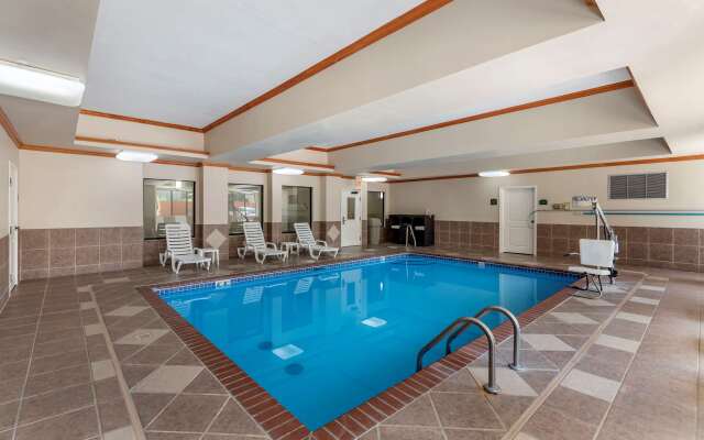 Comfort Inn & Suites El Dorado