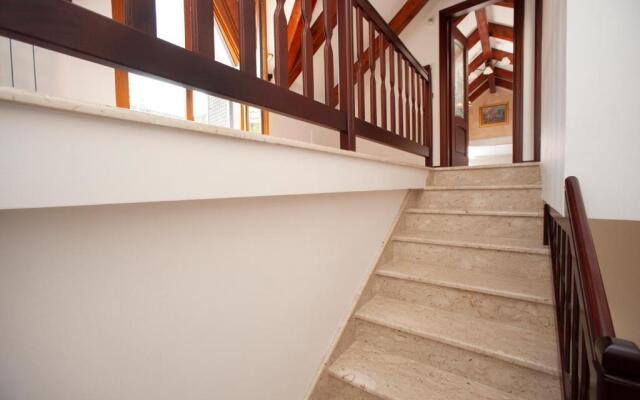 L'Arco Tra I Sentieri