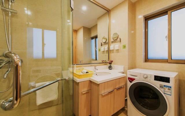 Changjiang Dong Metro Apartment