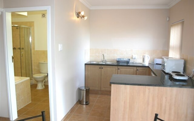 8 Royal Palm Bed & Breakfast