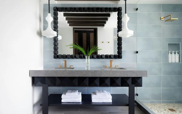 Kimpton Grand Roatan Resort And Spa by IHG