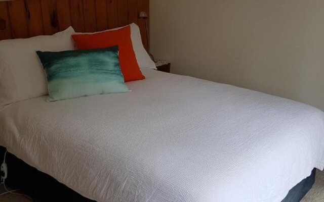 Bed in the Treetops Bed & Breakfast