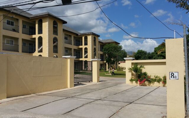 New Kingston Guest Apartment at Donhead