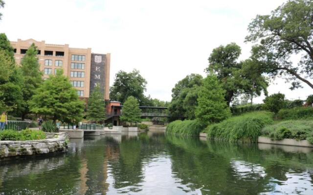 Remodeled Historic 1BR1BA House Near Downtown