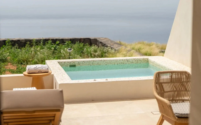 Santo Mine Oia Suites