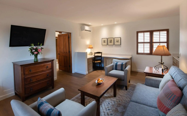Piñon Court By La Fonda