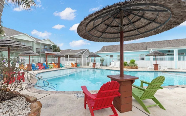 Mango Bungalow Sleeps 8 2 Community Pools