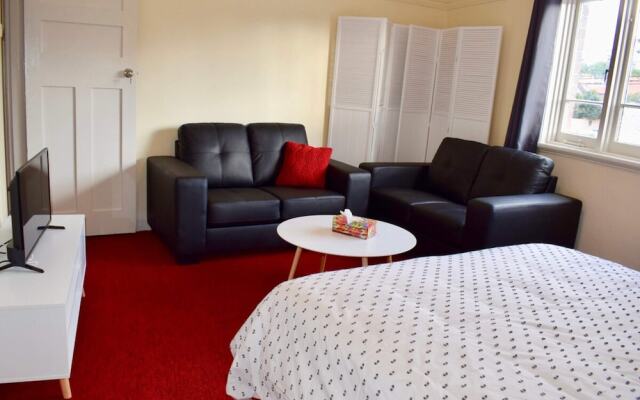 Comfortable 3 Bedroom Apartment In Trendy Haberfield