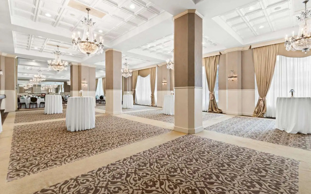 Genetti Hotel, SureStay Collection by Best Western