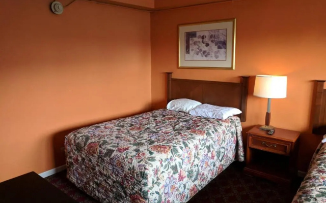 Skylark Motel
