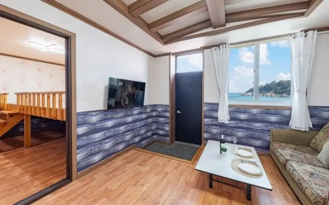 Goseong Jajackdo Aroma Pension