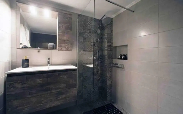 ew Thission Luxury Apartment