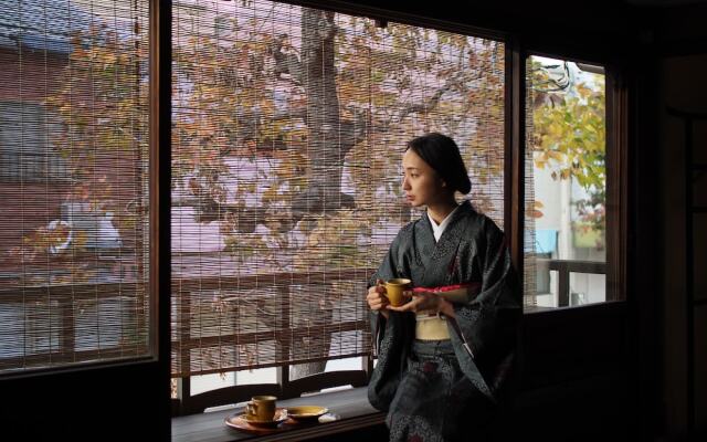 Kyoto Machiya Cottage karigane
