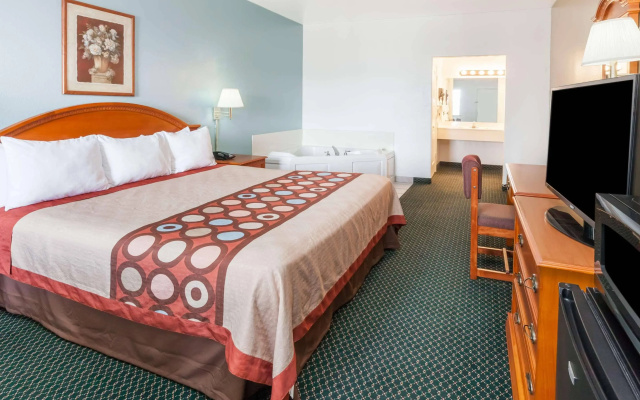Super 8 By Wyndham Forney/East Dallas