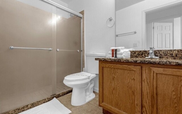 3 Bedrooms S / Lake Berkley Home by RedAwning