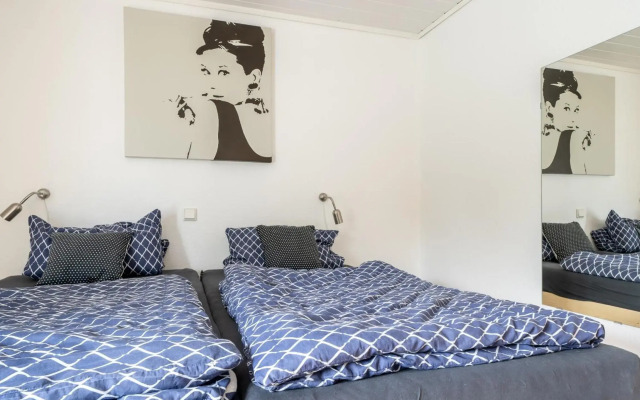 ID 7025 - Private Rooms