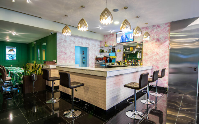 Innfiniti Hotel & Suites
