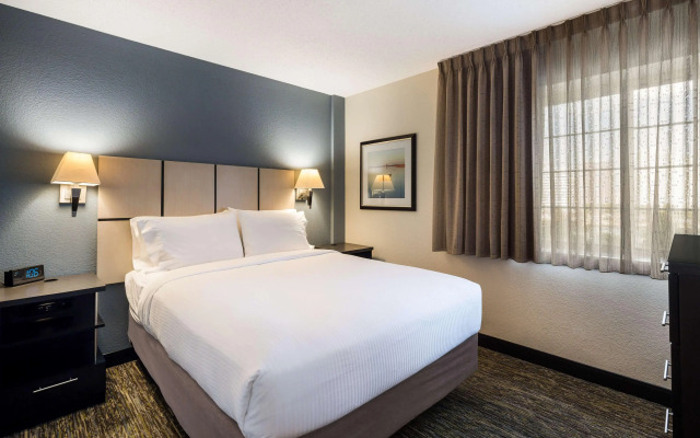 Sonesta Simply Suites Chicago Waukegan